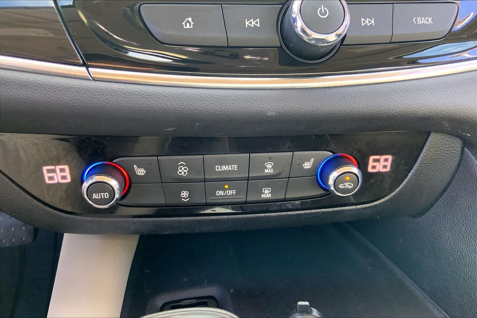 Used 2020 Buick Enclave Essence FWD image 31