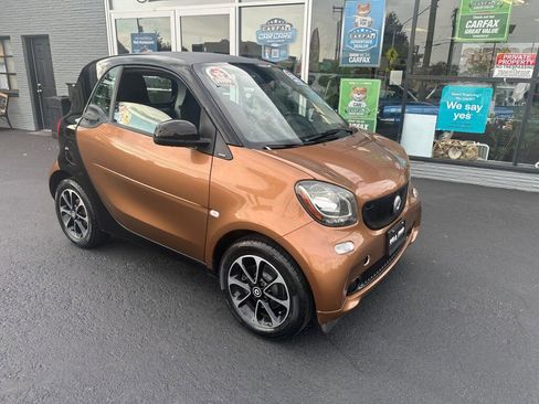 Used 2016 smart fortwo passion RWD image 4