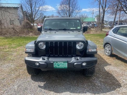 Used 2021 Jeep Gladiator Sport AWD/4WD image 2