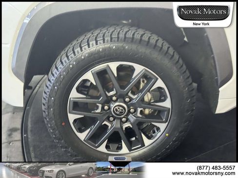 Used 2023 Toyota Tundra Limited AWD/4WD image 5