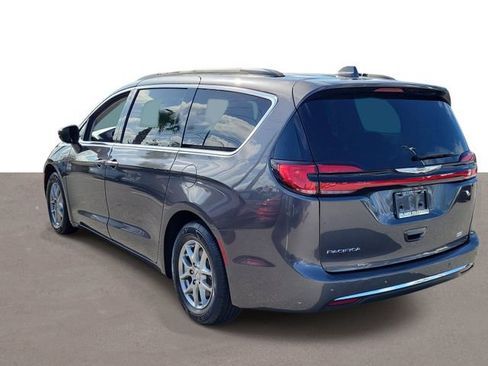 Used 2021 Chrysler Pacifica Touring FWD image 3