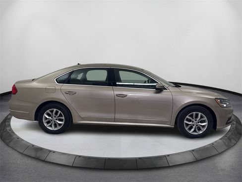 Used 2016 Volkswagen Passat 1.8T S image 4