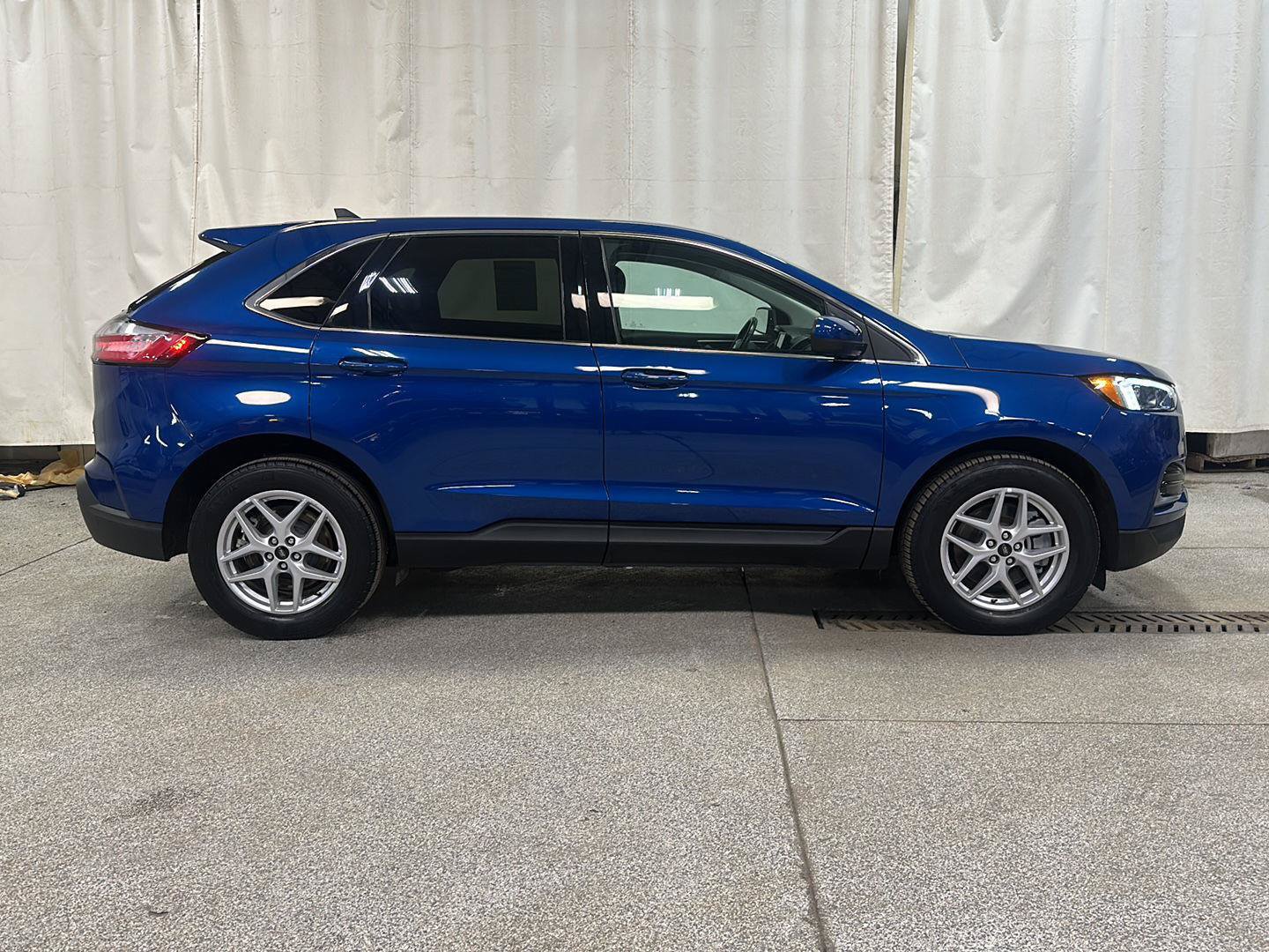 Used 2024 Ford Edge SEL AWD/4WD image 6