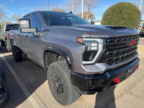 Used 2025 Chevrolet Silverado 2500 ZR2 w/ Technology Package image 2