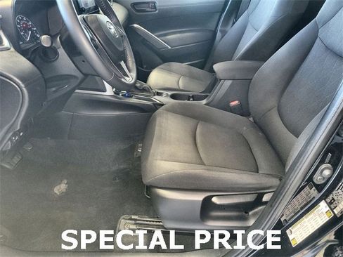 Used 2024 Toyota Corolla Cross LE image 12