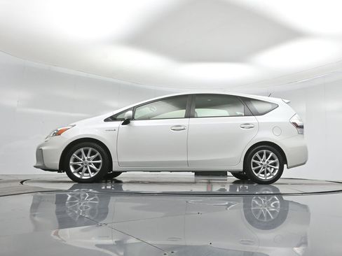 Used 2014 Toyota Prius V Five image 7
