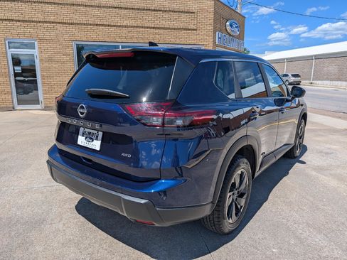 Used 2025 Nissan Rogue SV AWD/4WD image 6