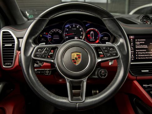 Certified 2021 Porsche Cayenne S AWD/4WD image 27