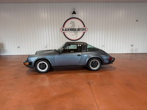 Used 1988 Porsche 911 Carrera RWD image 2