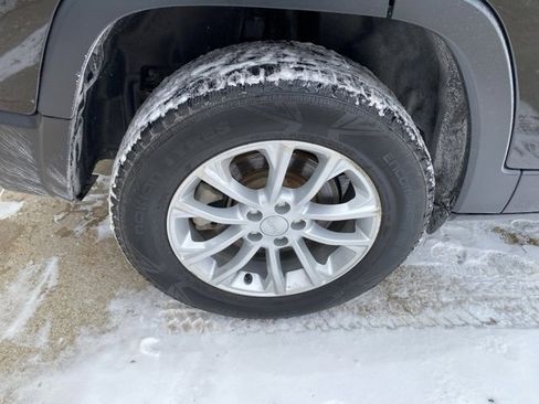 Certified 2021 Jeep Cherokee Latitude w/ Safety Group image 14