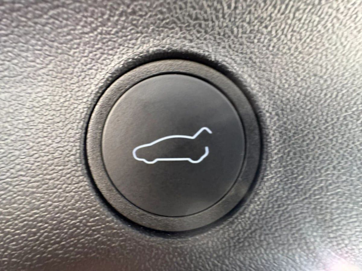 Used 2024 Tesla Model Y Long Range RWD image 19