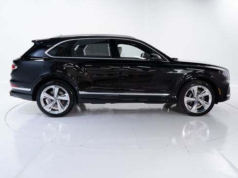 New 2025 Bentley Bentayga V8 image 6