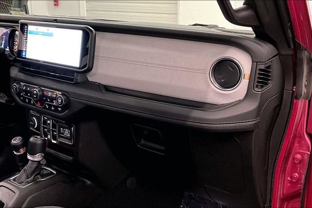 Used 2024 Jeep Wrangler Unlimited Sahara w/ Technology Group AWD/4WD image 18