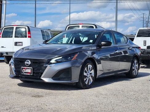 Used 2024 Nissan Altima 2.5 S image 3