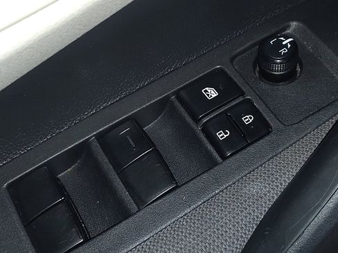 Used 2025 Toyota Corolla LE FWD image 27