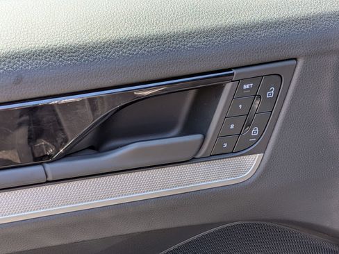 Certified 2025 Porsche Cayenne AWD/4WD image 14