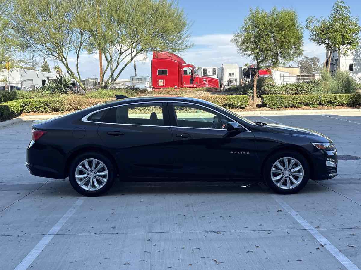 Used 2024 Chevrolet Malibu LT FWD image 2