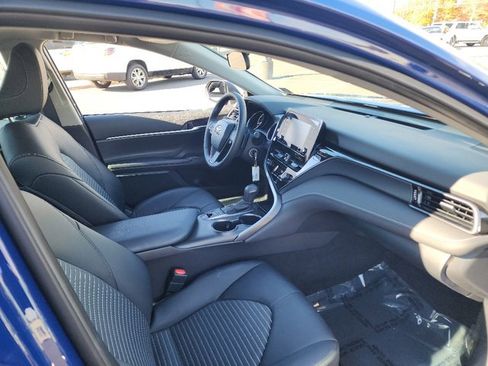 Used 2023 Toyota Camry SE image 11