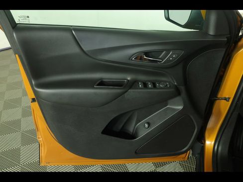 Used 2019 Chevrolet Equinox LT FWD image 17
