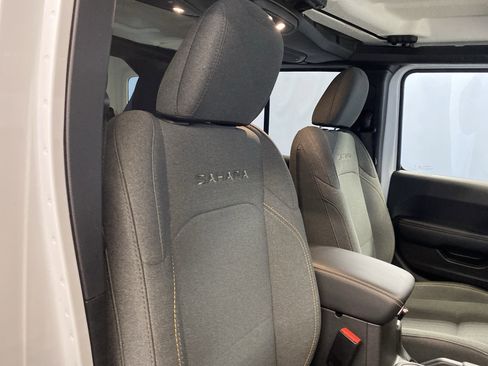 Used 2024 Jeep Wrangler Sahara image 34