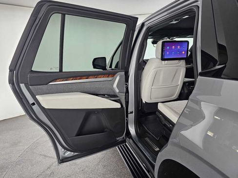 Certified 2025 Cadillac Escalade Sport Platinum w/ LPO, Floor Liner Package AWD/4WD image 18
