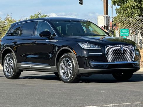 Used 2025 Lincoln Corsair FWD w/ Equipment Group 101A image 10