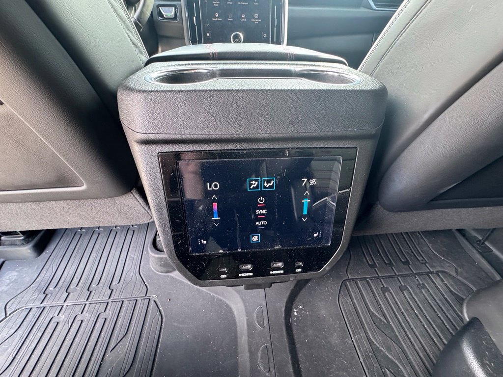 Used 2025 GMC Yukon AT4 Ultimate AWD/4WD image 23