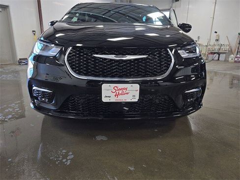 New 2026 Chrysler Pacifica Limited image 15