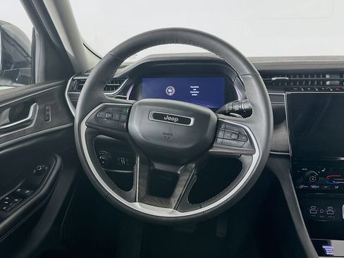 Used 2023 Jeep Grand Cherokee L Limited w/ Black Appearance Package image 18