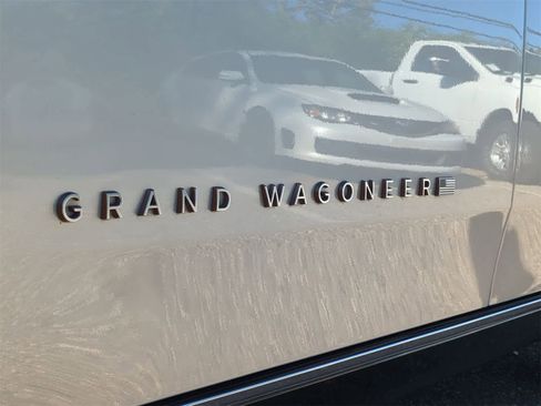 Used 2022 Jeep Grand Wagoneer Series III image 12