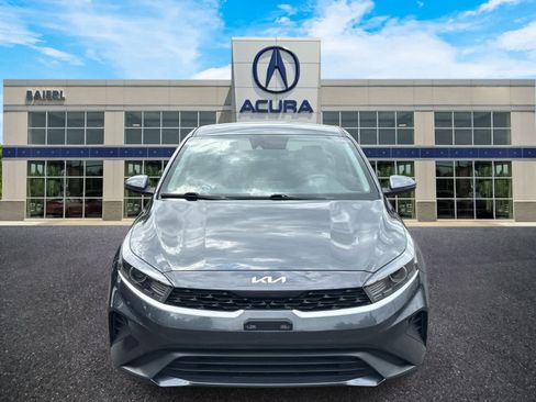 Used 2023 Kia Forte LXS w/ LXS Technology Package FWD image 8