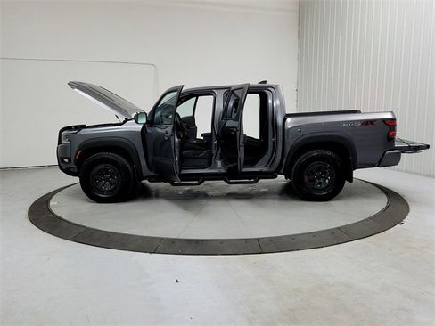 Used 2025 Nissan Frontier PRO-4X image 12