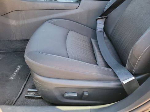Used 2025 Nissan Altima 2.5 SV image 6