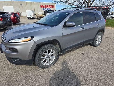 Used 2016 Jeep Cherokee Latitude image 3