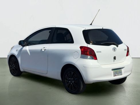 Used 2011 Toyota Yaris 2-Door Hatchback w/ Convenience Pkg FWD image 3