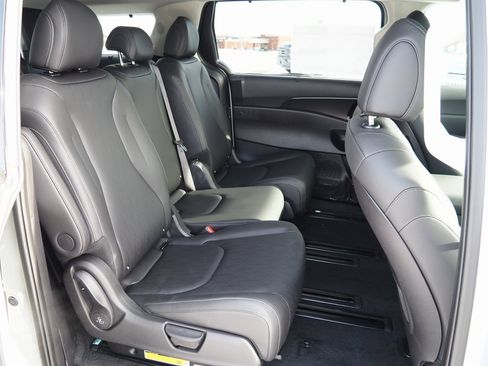 New 2026 Kia Carnival SX image 9