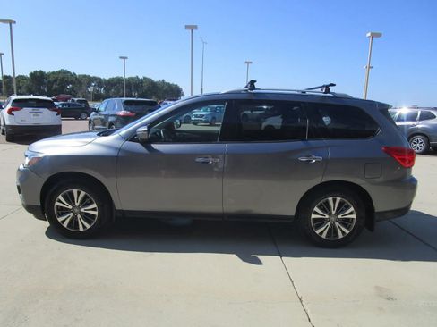 Used 2017 Nissan Pathfinder SL FWD image 6