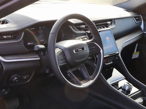 New 2025 Jeep Grand Cherokee Limited image 10