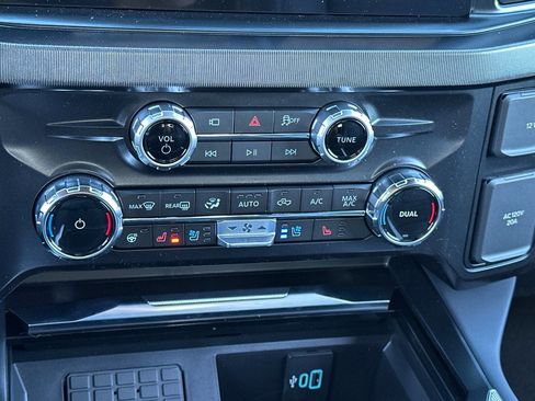 New 2026 Ford F350 Platinum w/ FX4 Off-Road Package image 18