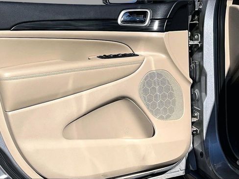 Used 2021 Jeep Grand Cherokee Laredo image 20