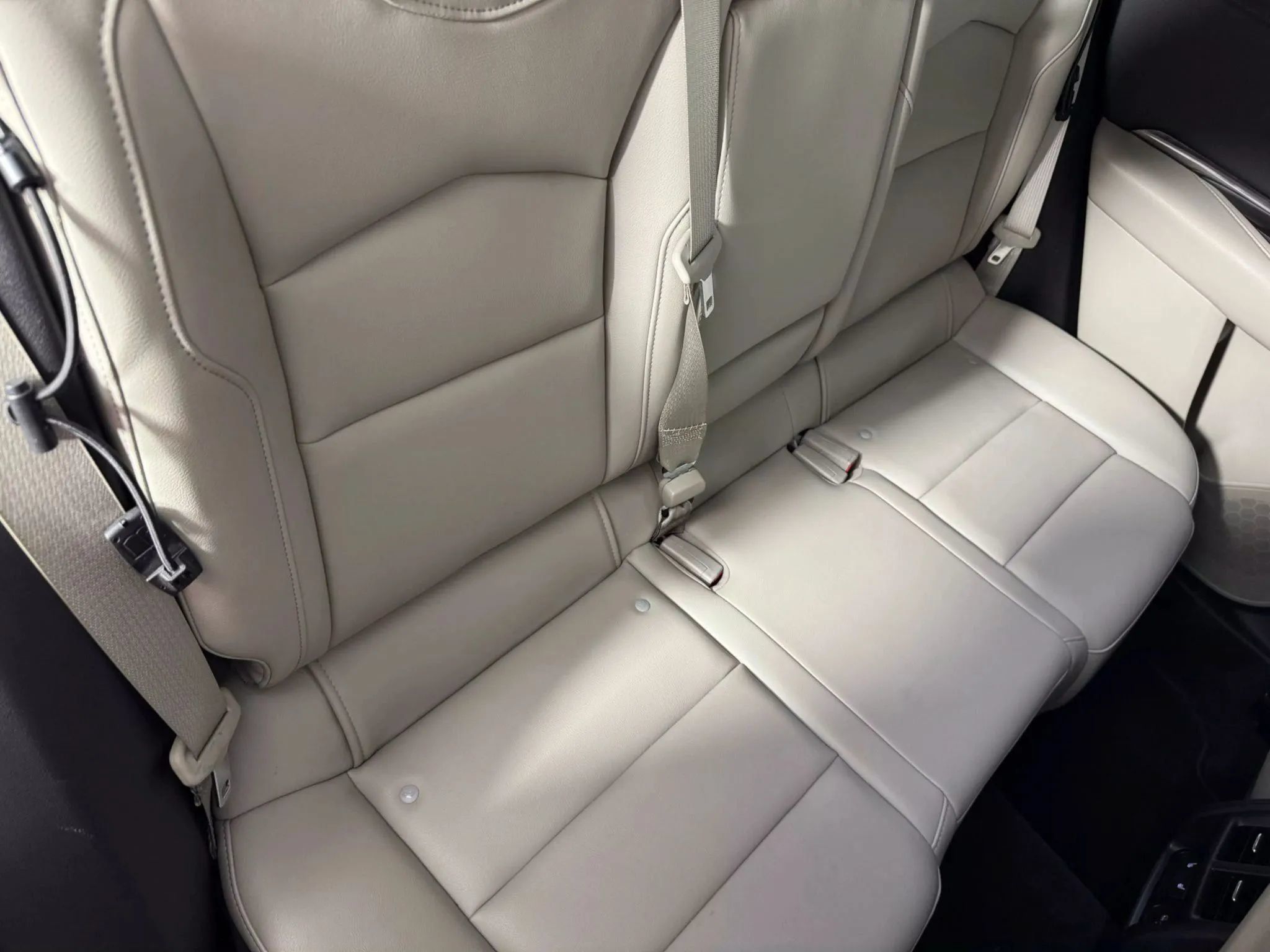 Used 2019 Cadillac XT4 Luxury w/ Cold Weather Package AWD/4WD image 39
