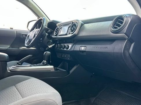 Used 2018 Toyota Tacoma SR5 AWD/4WD image 26