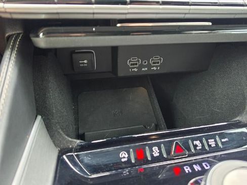 Used 2025 Jeep Wagoneer Series II w/ 8-Passenger Seating Package AWD/4WD image 23