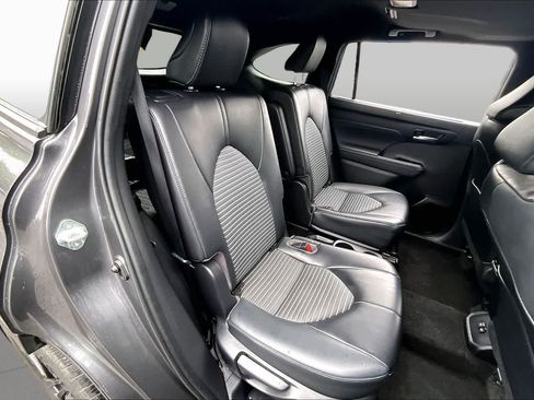 Used 2023 Toyota Highlander XSE AWD/4WD image 21
