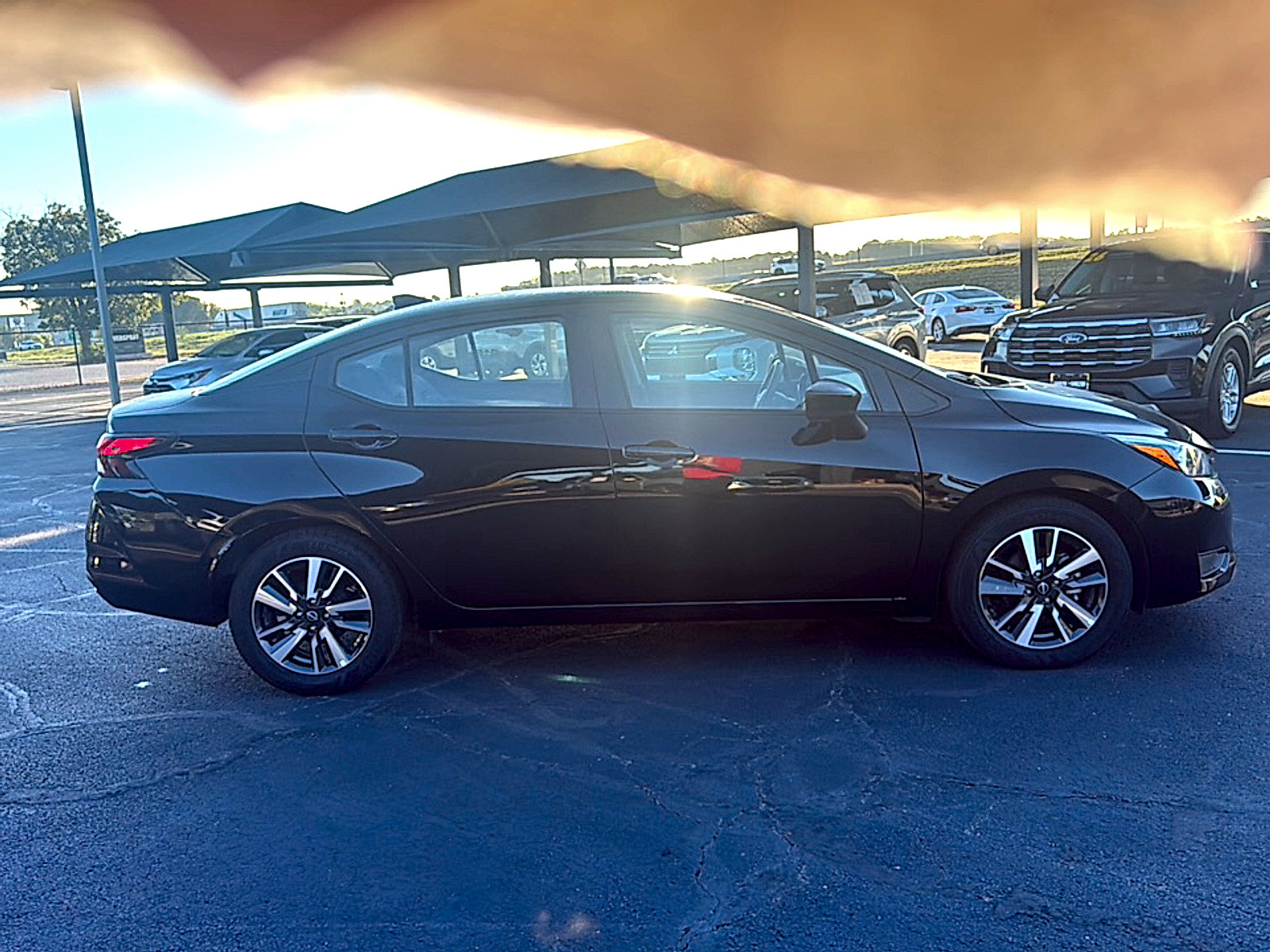 Used 2025 Nissan Versa SV FWD image 3