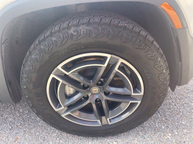 Used 2025 Rivian R1S Adventure Dual AWD/4WD image 7