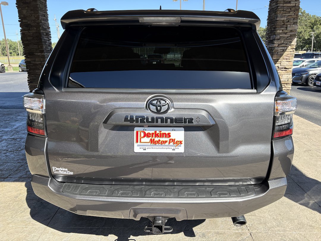 Used 2022 Toyota 4Runner SR5 Premium w/ Moonroof Package AWD/4WD image 7