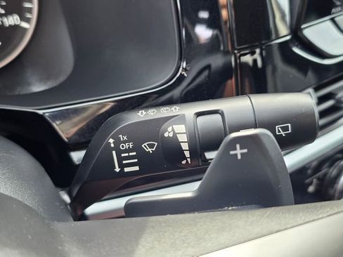 Used 2025 Nissan Pathfinder SV FWD image 40
