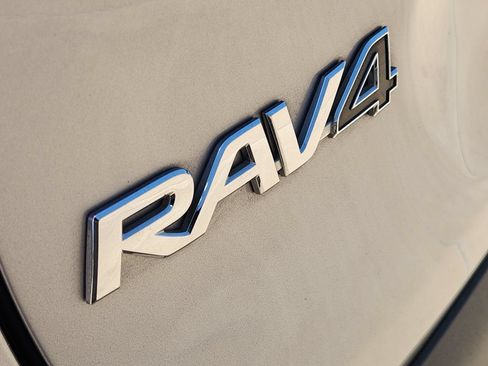 Used 2022 Toyota RAV4 Limited FWD image 12