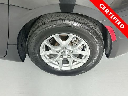 Used 2024 Chrysler Pacifica Touring-L image 30